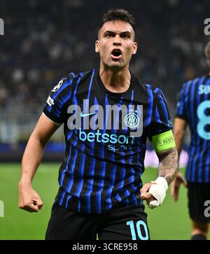 Milan. 1er octobre 2025. Lautaro Martinez de l'Inter Milan célèbre son but lors du match de Ligue des champions de l'UEFA entre l'Inter Milan et la Slavia Praha à Milan, Italie, le 30 septembre 2025. Crédit : Xinhua/Alamy Live News Banque D'Images