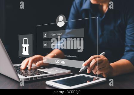Business Woman sécurise son ordinateur portable et protège ses données personnelles via des interfaces virtuelles, empêchant ainsi le vol en ligne en appliquant une cybersécurité clé. UX de Banque D'Images