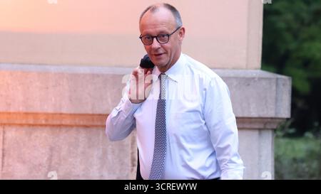 Berlin, Allemagne, 01th Okt. 2025. Arrivées pour la retraite du Cabinet à Villa Borsig : voir l'arrivée du Chancelier Friedrich Merz, du Ministre fédéral des finances Lars Klingbeil, du Ministre fédéral de l'intérieur Alexander Dobrindt et d'autres membres du Cabinet Merz photo : Klaus KROENERT crédit : Klaus KROENERT/Alamy Live News Banque D'Images