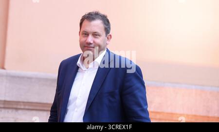 Berlin, Allemagne, 01th Okt. 2025. Arrivées pour la retraite du Cabinet à Villa Borsig : voir l'arrivée du Chancelier Friedrich Merz, du Ministre fédéral des finances Lars Klingbeil, du Ministre fédéral de l'intérieur Alexander Dobrindt et d'autres membres du Cabinet Merz photo : Klaus KROENERT crédit : Klaus KROENERT/Alamy Live News Banque D'Images