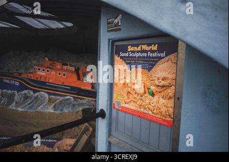 Sandskulpturen am Strand von Weymouth in der südwestenglischen Grafschaft Dorset AM 15.09.2025. // sculptures de sable sur la plage de Weymouth, dans le comté du Dorset, dans le sud-ouest de l'Angleterre, le 15 septembre 2025. - 20250915 PD22303 crédit : APA-PictureDesk/Alamy Live News Banque D'Images