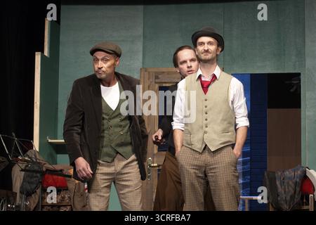 Silvio Hildebrandt (Dr Courtenay), Thilo Herrmann (Prof Marcus), Henning Wolff (Louis Harvey), LADYKILLERS, répétition photo le 29.09.2025 au Berli Banque D'Images
