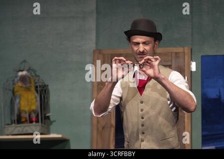 Thilo Herrmann (Professeur Marcus), LADYKILLERS, répétition photo sur 29.09.2025 au Berliner Kriminaltheater, Berlin, première : 15.10.2025 Banque D'Images