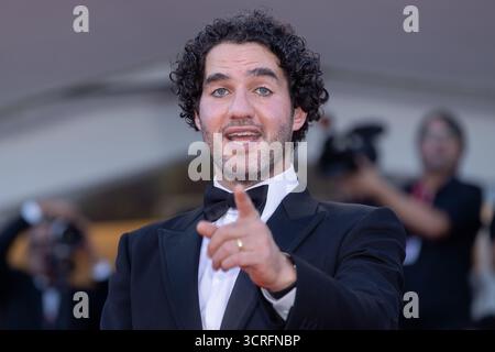 VENISE, ITALIE - 06 SEPTEMBRE : Benny Safdie assiste à la cérémonie de clôture 2025 tapis rouge lors du 82ème Festival du film de Venise le 06 septembre 2025 in Banque D'Images
