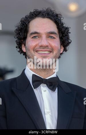 VENISE, ITALIE - 06 SEPTEMBRE : Benny Safdie assiste à la cérémonie de clôture 2025 tapis rouge lors du 82ème Festival du film de Venise le 06 septembre 2025 in Banque D'Images