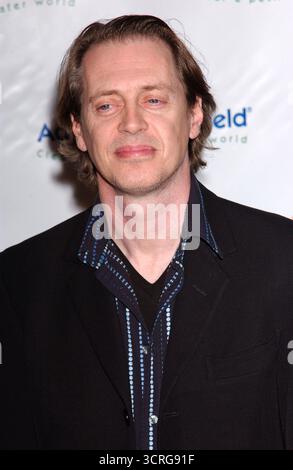 Steve Buscemi au 4e Gala annuel Adopt-A-Minefield qui s'est tenu au Century Plaza Hotel, Century City, Los Angeles - 15 octobre 2004 Banque D'Images