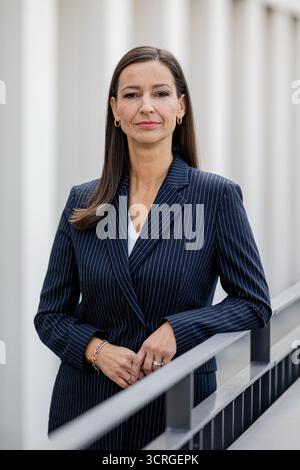 Berlin, Allemagne. 1er octobre 2025. Pinar Atalay, présentateur, se tient devant une interview avec dpa dans le studio RTL Capital Credit : Fabian Sommer/dpa/Alamy Live News Banque D'Images