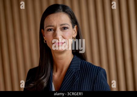 Berlin, Allemagne. 1er octobre 2025. Pinar Atalay, présentateur, se tient devant une interview avec dpa dans le studio RTL Capital Credit : Fabian Sommer/dpa/Alamy Live News Banque D'Images