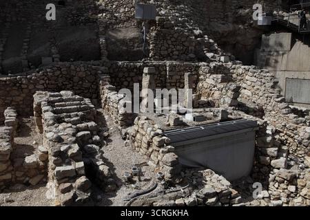 Ville de David, ruines de la maison d'Ahiel, une maison typique de quatre pièces de deux étages appartenant à une famille aisée dans l'ère du 1er Temple, 9ème siècle av. J.-C. Banque D'Images