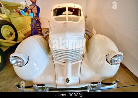 Espagne Andalousie Malaga détail voiture vintage 1937 cordon modèle 812 au Museo Automovilistico de Malaga Auto Museum de Malaga voitures et de la mode Banque D'Images