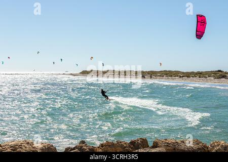 Planche à voile et kitesurf à Woodman point, Coogee, South Fremantle près de Perth dans la région sud-ouest de l'Australie occidentale WA Banque D'Images