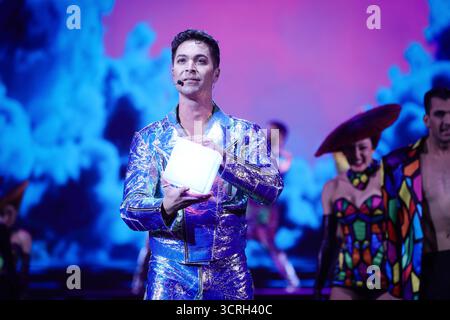 Berlin, Allemagne. 1er octobre 2025. L’avant-première du nouveau Grand Show BLINDED by DELIGHT aura lieu à Berlin, en Allemagne, le 1er octobre 2025, au Friedrichstadtpalast. (Photo de KreativMedia Press/NurPhoto)0 crédit : NurPhoto SRL/Alamy Live News Banque D'Images