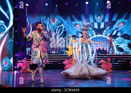 Berlin, Allemagne. 1er octobre 2025. L’avant-première du nouveau Grand Show BLINDED by DELIGHT aura lieu à Berlin, en Allemagne, le 1er octobre 2025, au Friedrichstadtpalast. (Photo de KreativMedia Press/NurPhoto)0 crédit : NurPhoto SRL/Alamy Live News Banque D'Images