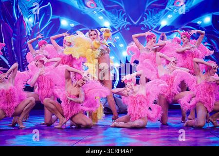 Berlin, Allemagne. 1er octobre 2025. L’avant-première du nouveau Grand Show BLINDED by DELIGHT aura lieu à Berlin, en Allemagne, le 1er octobre 2025, au Friedrichstadtpalast. (Photo de KreativMedia Press/NurPhoto)0 crédit : NurPhoto SRL/Alamy Live News Banque D'Images
