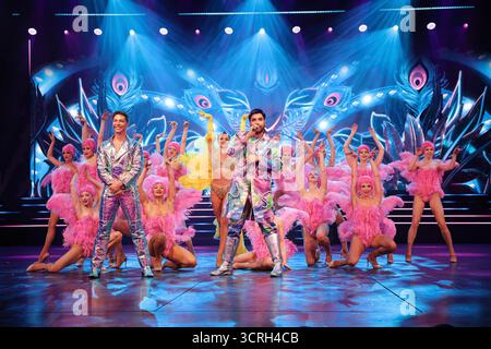 Berlin, Allemagne. 1er octobre 2025. L’avant-première du nouveau Grand Show BLINDED by DELIGHT aura lieu à Berlin, en Allemagne, le 1er octobre 2025, au Friedrichstadtpalast. (Photo de KreativMedia Press/NurPhoto)0 crédit : NurPhoto SRL/Alamy Live News Banque D'Images