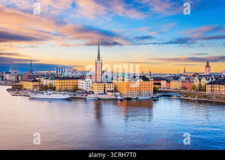 Stockholm, Suède. Coucher de soleil sur Gamla Stan depuis l'île de Sodermalm, Scandinavie. Banque D'Images