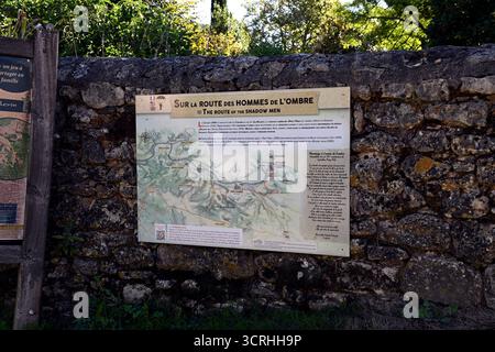 Panneaux d'information sur la route des hommes de l'ombre - une opération dans la seconde Guerre mondiale pour larguer des parachutistes américains et des fournitures pour aider la résistance avant le jour J. Banque D'Images