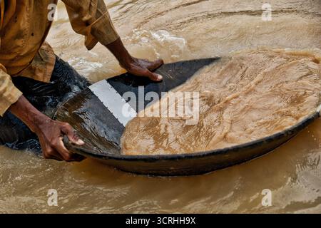 Artisanale - extraction illégale d'or et de diamants à Kalimantan, Bornéo, Indonésie, Asie Banque D'Images