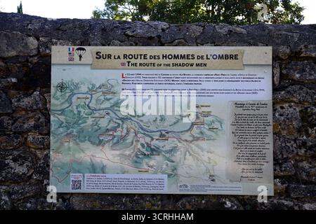 Panneaux d'information sur la route des hommes de l'ombre - une opération dans la seconde Guerre mondiale pour larguer des parachutistes américains et des fournitures pour aider la résistance avant le jour J. Banque D'Images