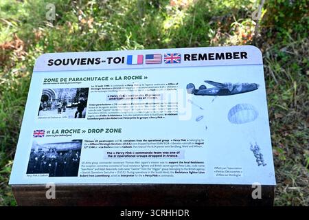 Panneaux d'information sur la route des hommes de l'ombre - une opération dans la seconde Guerre mondiale pour larguer des parachutistes américains et des fournitures pour aider la résistance avant le jour J. Banque D'Images