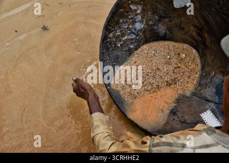 Artisanale - extraction illégale d'or et de diamants à Kalimantan, Bornéo, Indonésie, Asie Banque D'Images