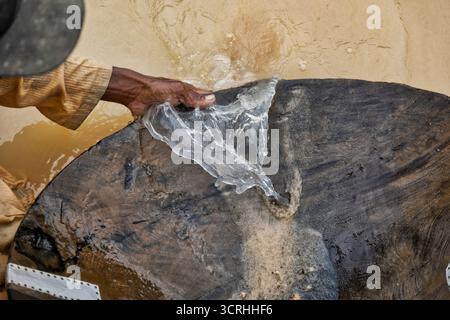 Artisanale - extraction illégale d'or et de diamants à Kalimantan, Bornéo, Indonésie, Asie Banque D'Images