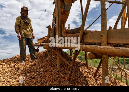 Artisanale - extraction illégale d'or et de diamants à Kalimantan, Bornéo, Indonésie, Asie Banque D'Images