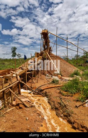 Artisanale - extraction illégale d'or et de diamants à Kalimantan, Bornéo, Indonésie, Asie Banque D'Images