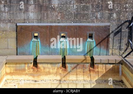 Plan d'eau ornemental désaffecté, baie de Cardiff, pays de Galles du Sud, Royaume-Uni. Prise en septembre 2025 Banque D'Images