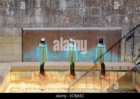 Plan d'eau ornemental désaffecté, baie de Cardiff, pays de Galles du Sud, Royaume-Uni. Prise en septembre 2025 Banque D'Images