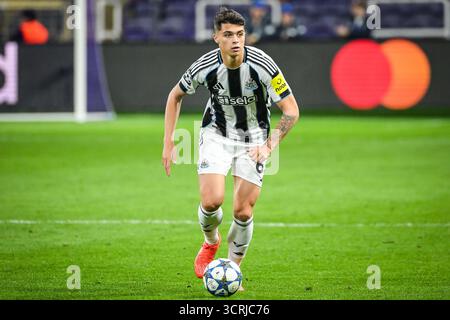 Bruxelles, Belgique, Belgique. 1er octobre 2025. Lewis MILEY de Newcastle lors du match MD2 de l'UEFA Champions League, League phase MD2 entre Royale Union Saint-Gilloise et Newcastle United au Lotto Park le 1er octobre 2025 à Bruxelles, Belgique. (Crédit image : © Matthieu Mirville/ZUMA Press Wire) USAGE ÉDITORIAL SEULEMENT ! Non destiné à UN USAGE commercial ! Banque D'Images
