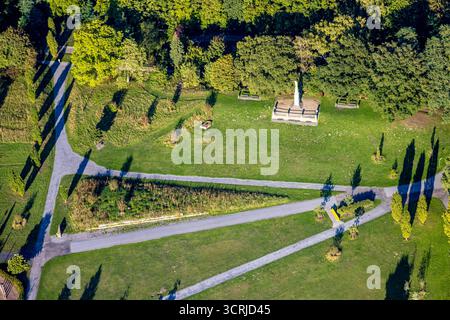 Luftbild, Exerzierplatz mit Kriegerdenkmal, Germania-Denkmal für die Gefallenen des Deutsch-Französischen Krieges 1870/71, historische Sehenswürdigkeit, Mitte, Hamm, Ruhrgebiet, Nordrhein-Westfalen, Deutschland ACHTUNGxMINDESTHONORARx60xEURO *** vue aérienne, terrain de parade avec mémorial de la guerre, mémorial germanique pour les morts de la guerre franco-allemande 1870 71, vue historique, centre, Hamm, région de la Ruhr, Rhénanie du Nord-Westphalie, Allemagne ACHTUNGxMINDESTHONORARx60xEURO Banque D'Images