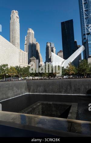 La zone commémorative du World Trade Center est un hommage émouvant aux sacrifices des New-Yorkais qui sont passés dans des attaques terroristes, 2025, New York City, USA Banque D'Images