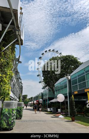 Singapour, Singapour. 02 octobre 2025. Atmosphère de paddock. 02.10.2025. Championnat du monde de formule 1, Rd 18, Grand Prix de Singapour, Marina Bay Street circuit, Singapour, jour de préparation. Crédit : James Moy/Alamy Live News Banque D'Images