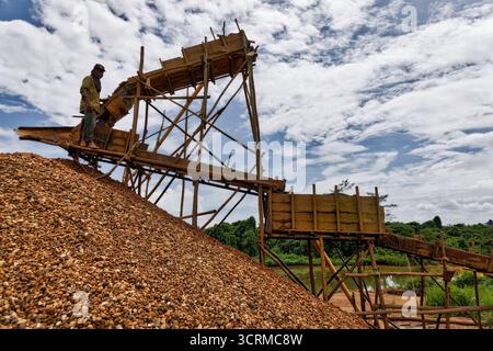 Artisanale - extraction illégale d'or et de diamants à Kalimantan, Bornéo, Indonésie, Asie Banque D'Images