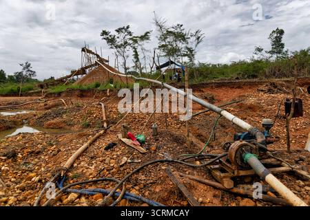 Artisanale - extraction illégale d'or et de diamants à Kalimantan, Bornéo, Indonésie, Asie Banque D'Images