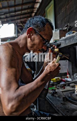 Artisanale - extraction illégale d'or et de diamants à Kalimantan, Bornéo, Indonésie, Asie Banque D'Images