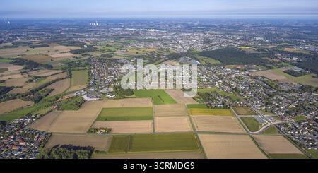 Vue aérienne, arrêt prévu à Westtuennen, chantier de construction à Suedfeldweg et von-Thuenen-Strasse pour le futur arrêt de chemin de fer, prairies et champs à Banque D'Images