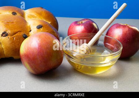 Rosh Hashanah Fast Challah pain, pommes et miel Banque D'Images