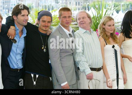 Orlando Bloom, Brad Pitt, Wolfgang Petersen et Diane Kruger à la photoconférence Troy à Cannes - 13 mai 2004 Banque D'Images