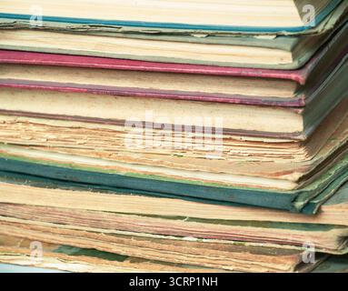 pile de vieux livres vintage, gros plan Banque D'Images