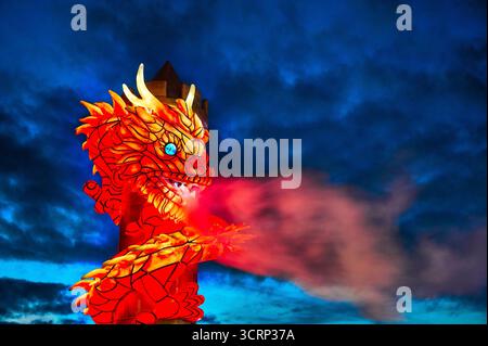 Les dragons cracheurs de feu figurent dans Blackpool Illuminations 2025 Banque D'Images