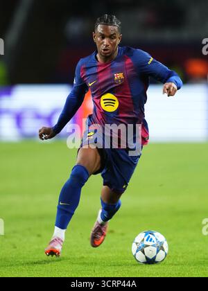 Barcelone, Espagne. 02 octobre 2025. Alejandro Balde du FC Barcelone lors du match de l'UEFA Champions League, entre le FC Barcelone et le Paris Saint Germain PSG, stade Lluis Companys le 1er octobre 2025 à Barcelone, Espagne. (Photo de Bagu Blanco/PRESSIN) crédit : AGENCE SPORTIVE PRESSINPHOTO/Alamy Live News Banque D'Images