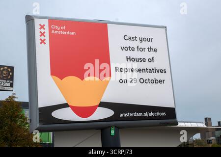 Un panneau d'affichage des élections générales à Amsterdam pays-Bas 2-10-2025 Banque D'Images