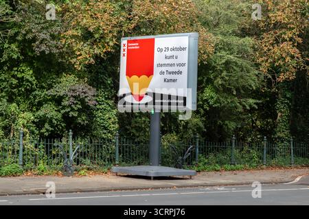 Un panneau d'affichage des élections générales à Amsterdam pays-Bas 2-10-2025 Banque D'Images