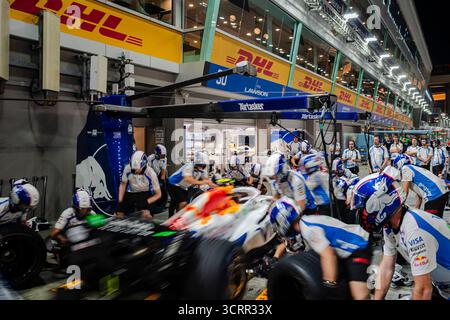 Singapour, Singapour. 02 octobre 2025. Visa Cash App Racing Bulls VCARB 02 Pit Stop Practice Pit Lane pendant la Journée des médias au Grand Prix de formule 1 Singapore Airlines Singapore 2025 au Marina Bay Street circuit, Singapour le 2 octobre 2025 crédit : Jun Da Tan/Every second Media crédit : Every second Media/Alamy Live News Banque D'Images