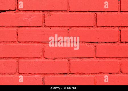Fond de texture de mur de briques rouges. Surface de construction urbaine moderne avec motif de couleurs vives et lignes géométriques simples. Banque D'Images