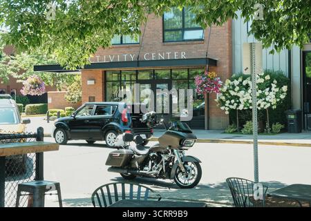 Puyallup WA USA, 26 juillet 2025 - moto dans la rue près du café Banque D'Images