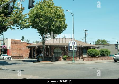 Puyallup WA USA, 26 juillet 2025 - Café dans le centre-ville de Puyallup Banque D'Images