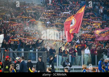 Stadio Olimpico, Rome, Italie. 2 octobre 2025. UEFA Europa League Football ; Roma versus Lille ; les fans de Roma montrent leur soutien crédit : action plus Sports/Alamy Live News Banque D'Images